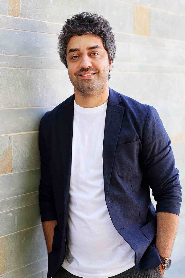 Morteza Yazdi-Thelen backdrop