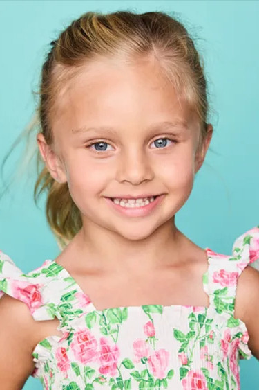 Brynne Kurland backdrop