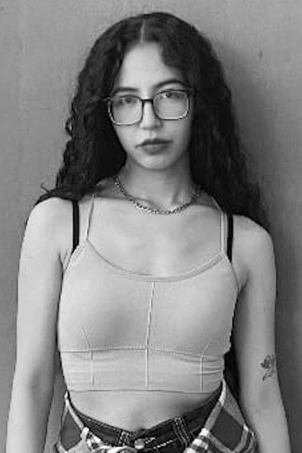 Maeve Charvayrha backdrop