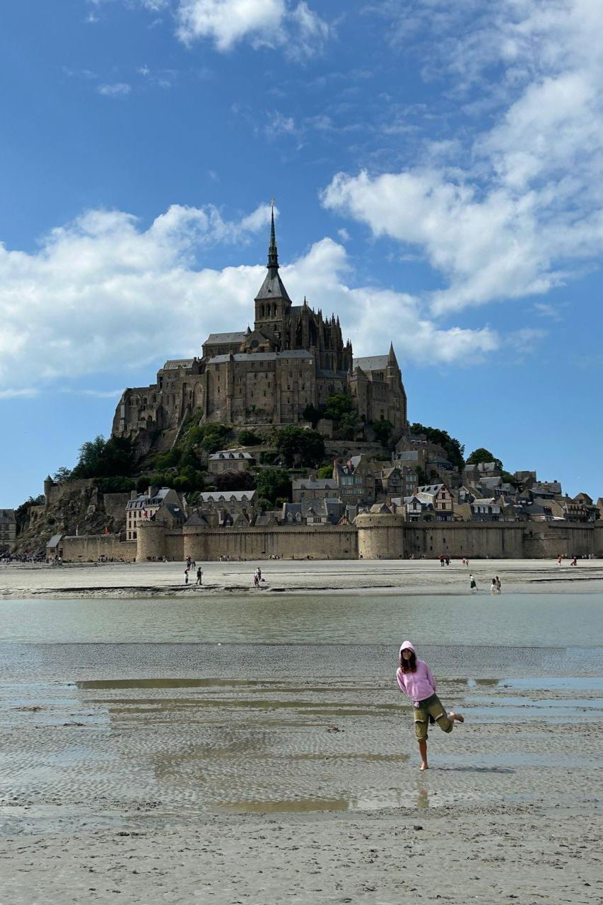 Noah Dahoui backdrop