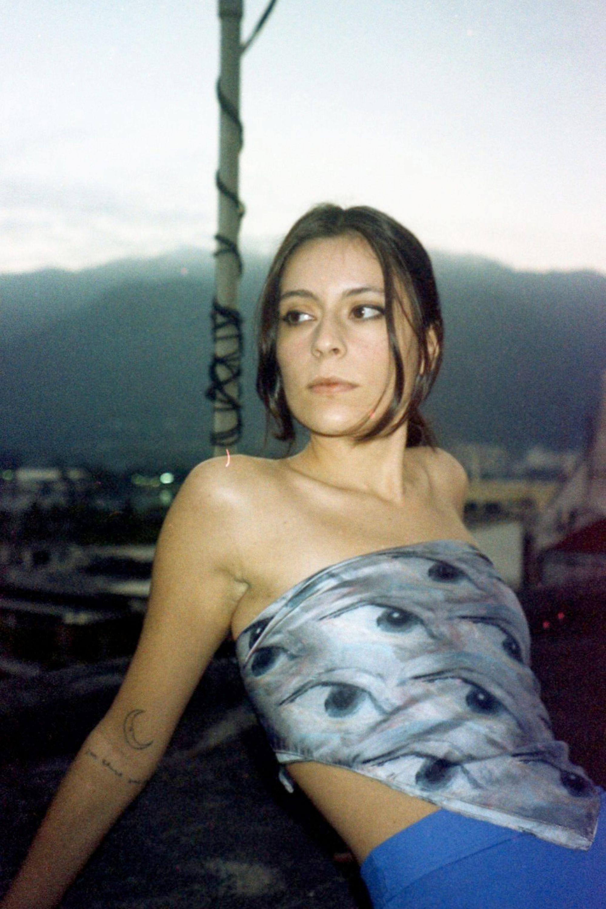 Gabriela Pingarilho backdrop