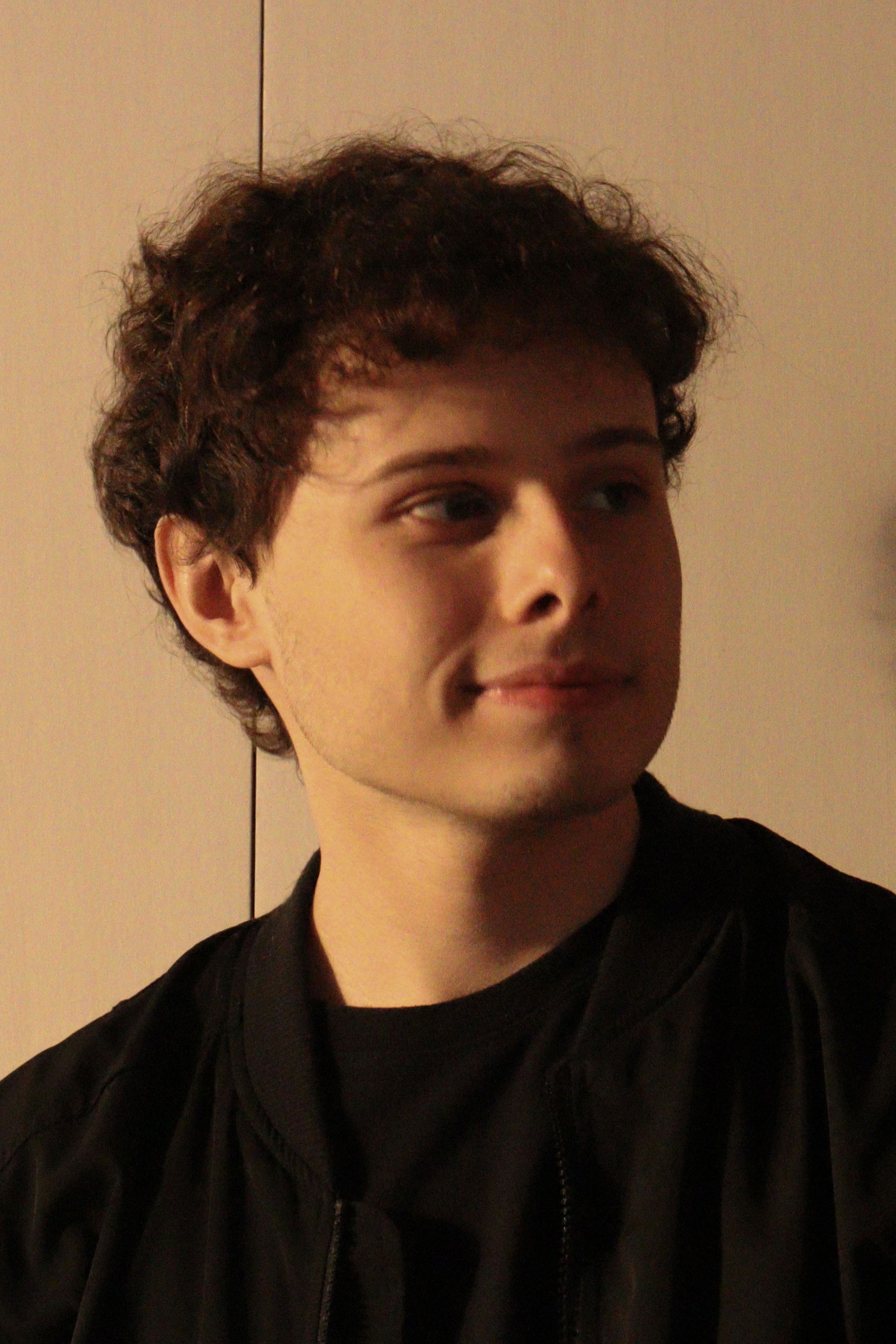 Eduardo Scharlau backdrop