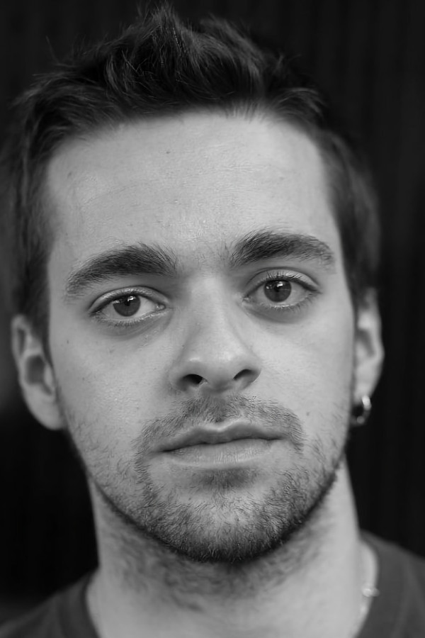 Darío Loureiro backdrop