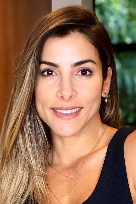 Natalia Sáenz backdrop