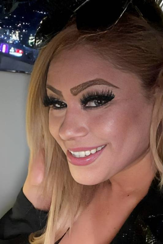 Dayanna Dowson Kahn backdrop