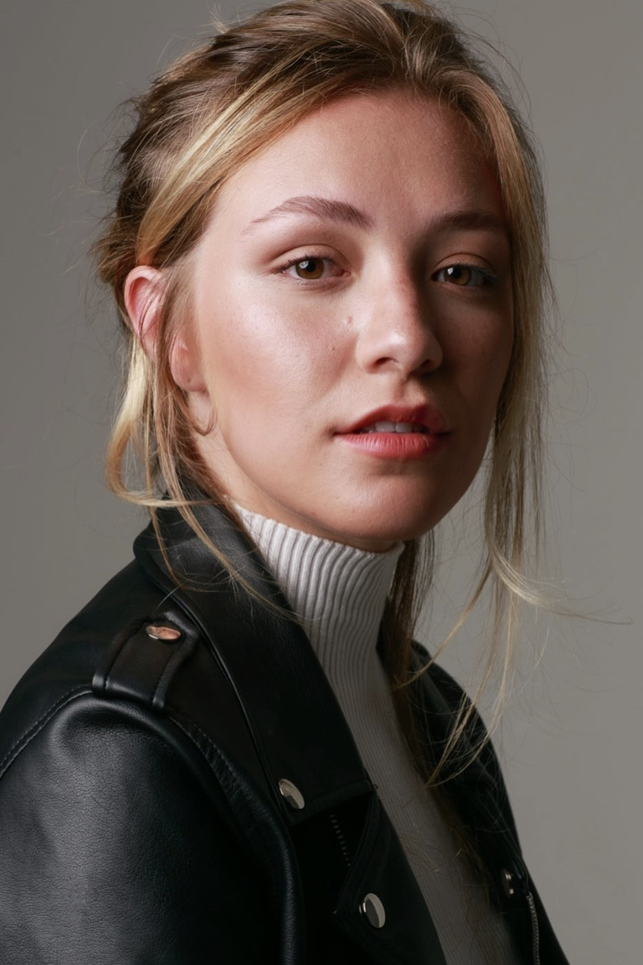 Beatriz Lopes backdrop