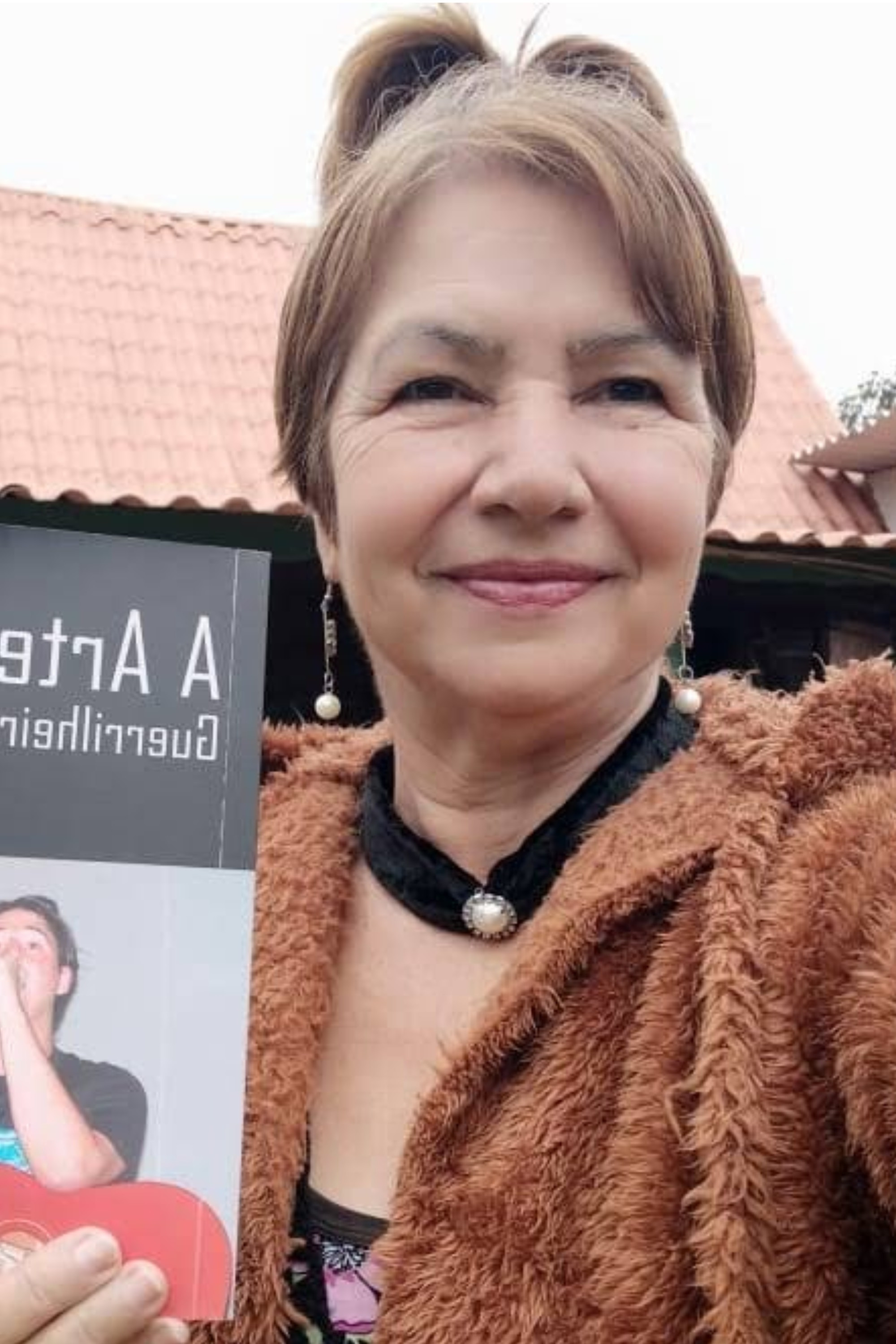 Ircia Almeida backdrop