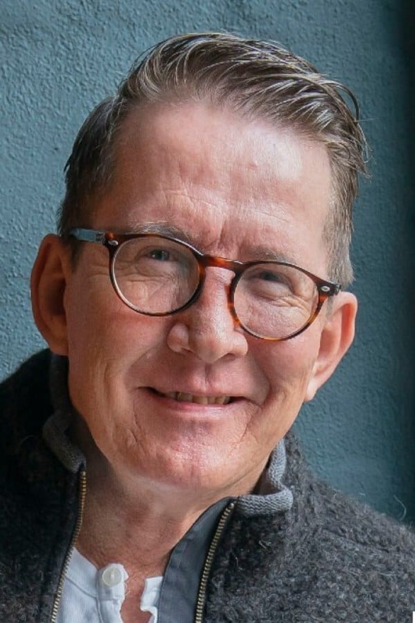 Thomas Bo Larsen backdrop