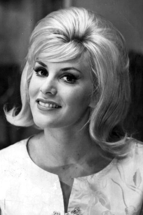 Xhun Uilkson backdrop