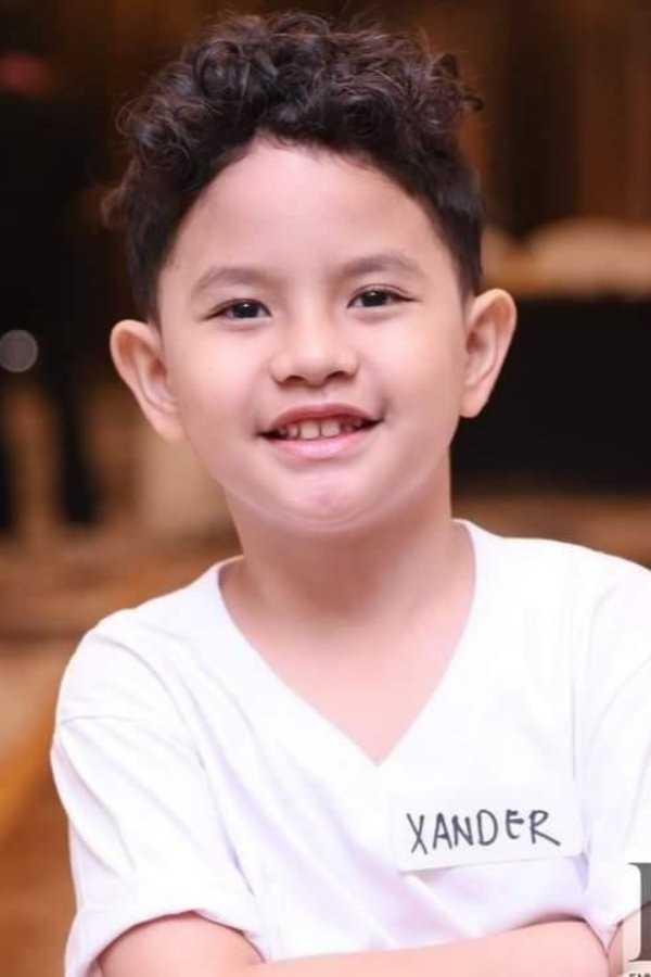 Xander Nuda backdrop