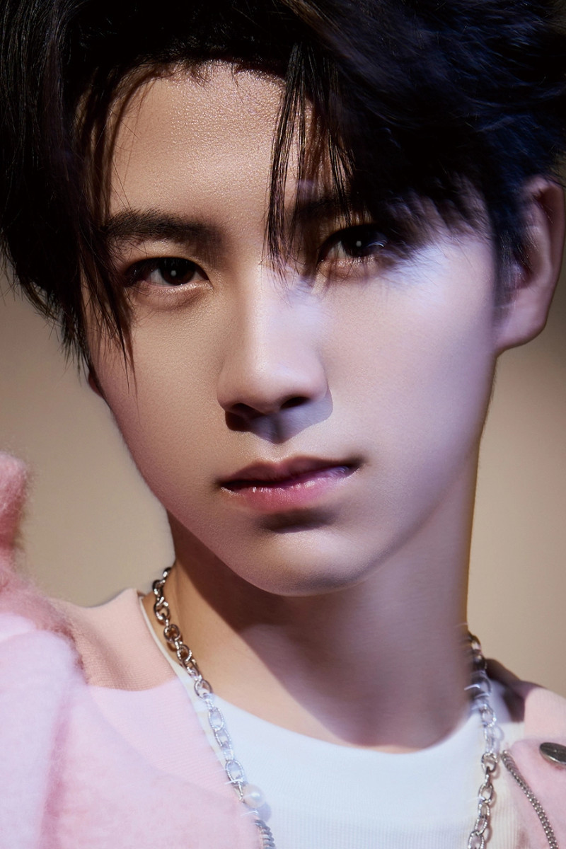 Huang Yu Bo backdrop