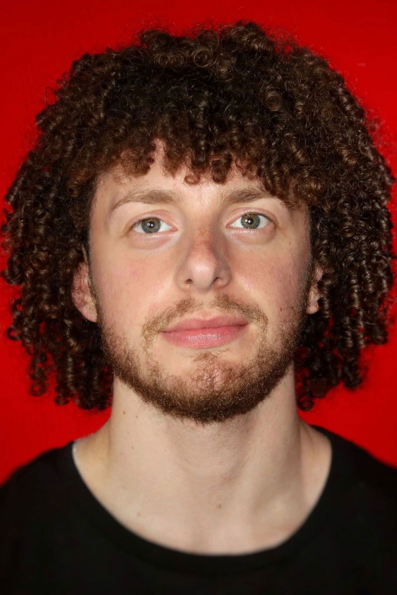 Leontin Slavkov backdrop