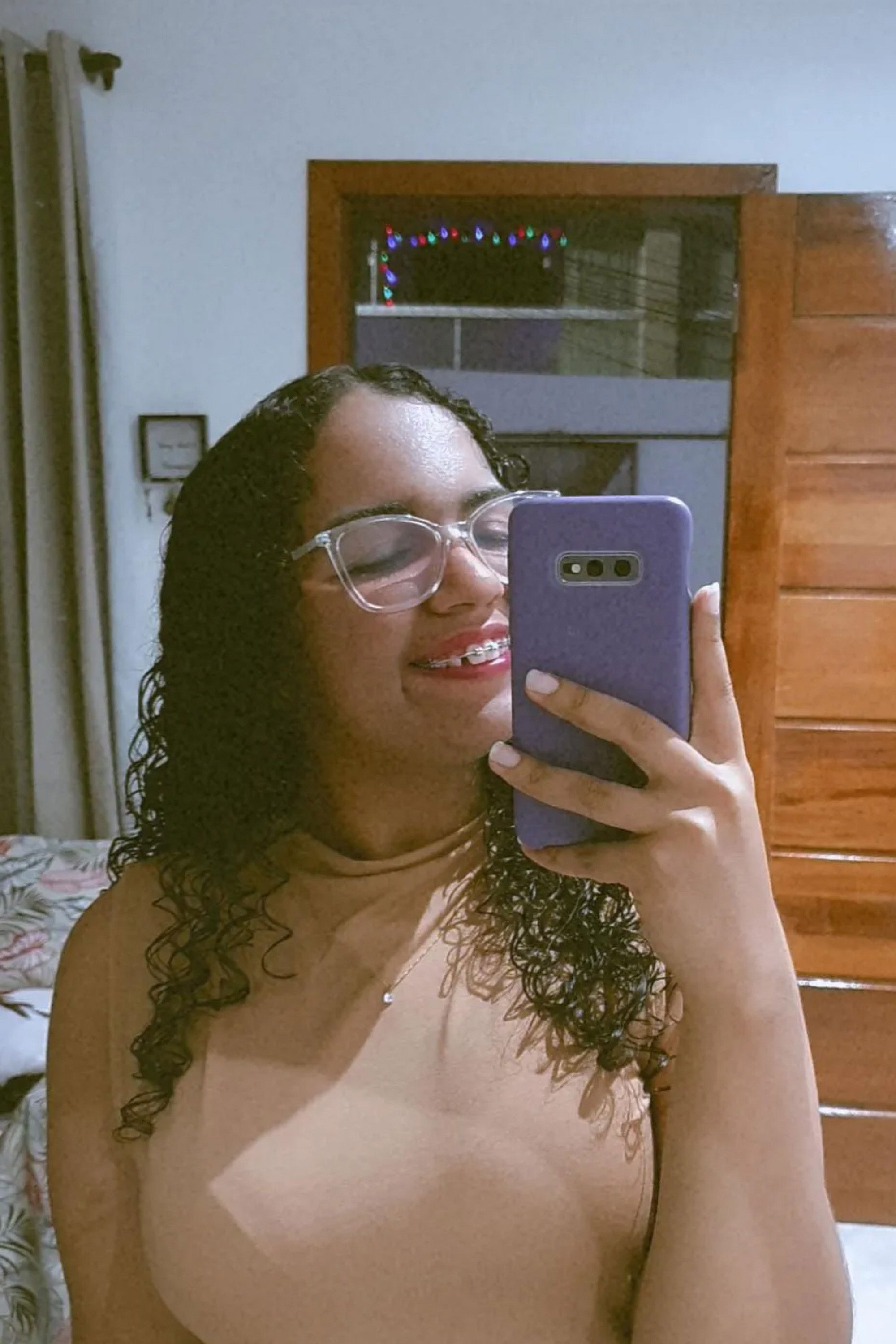 Cecília Costa backdrop