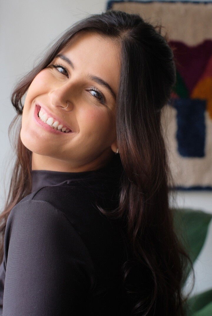 Ana Beatriz Venga backdrop