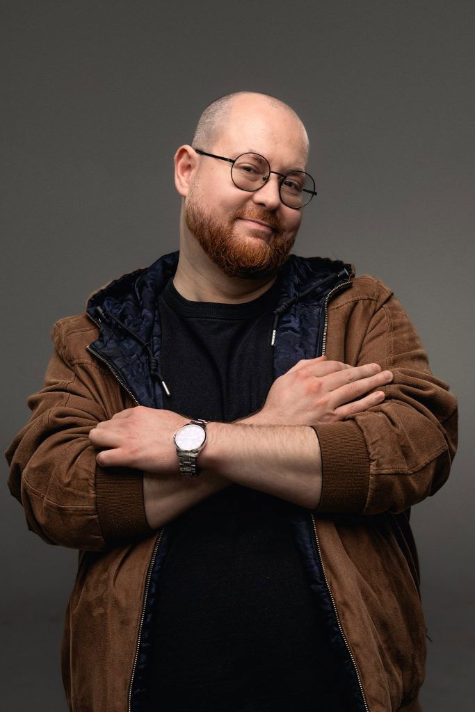 Aleksandrs Guzenko backdrop