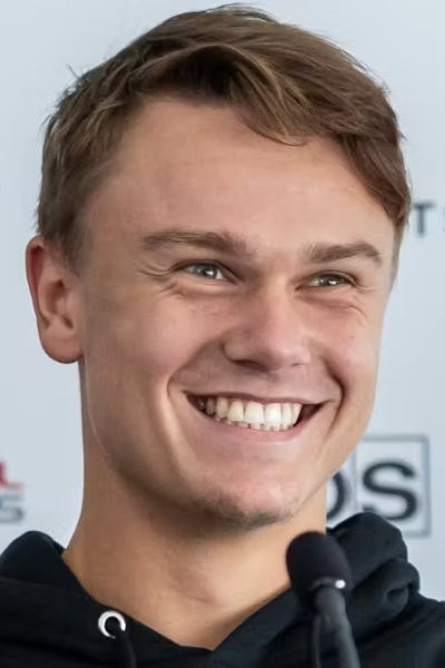 Holger Rune backdrop