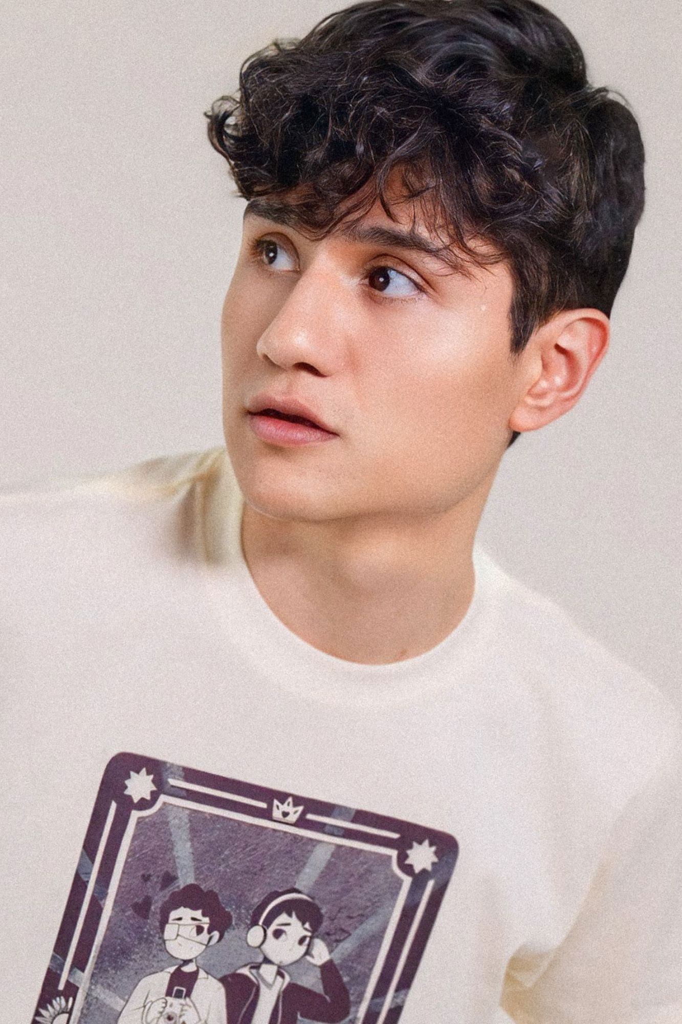 Luis del Angel backdrop