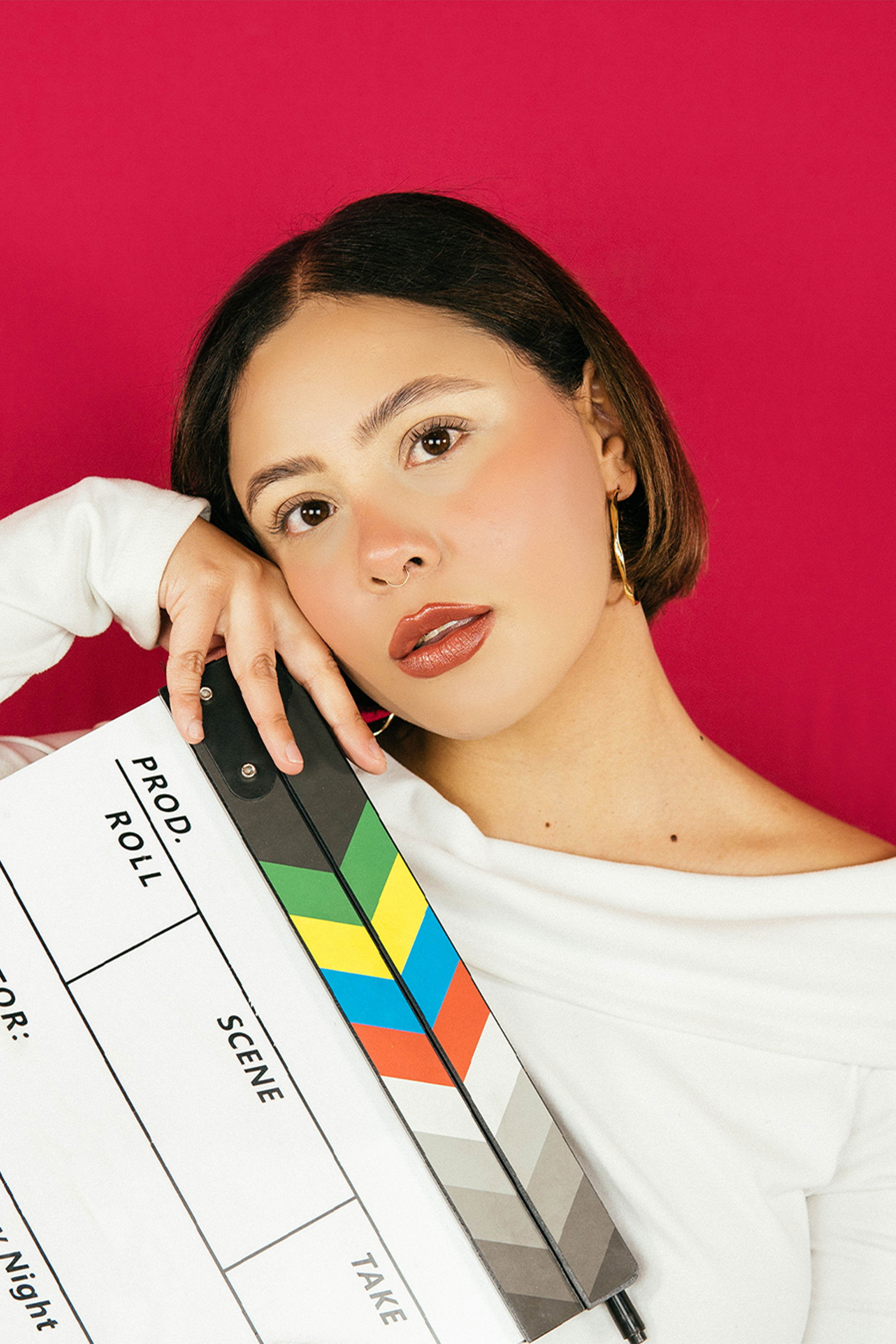 Isis Ramírez backdrop