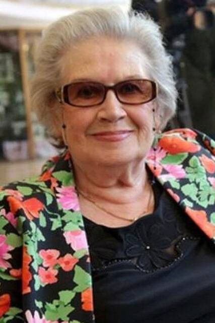 Nina Konovalova backdrop