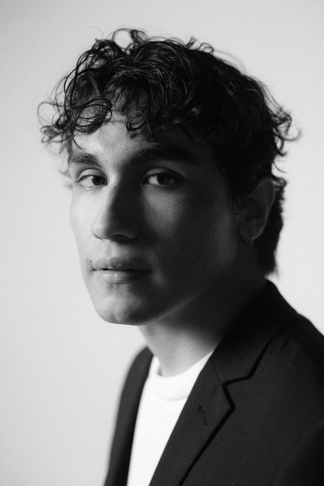 J. Ricardo Dueñas backdrop