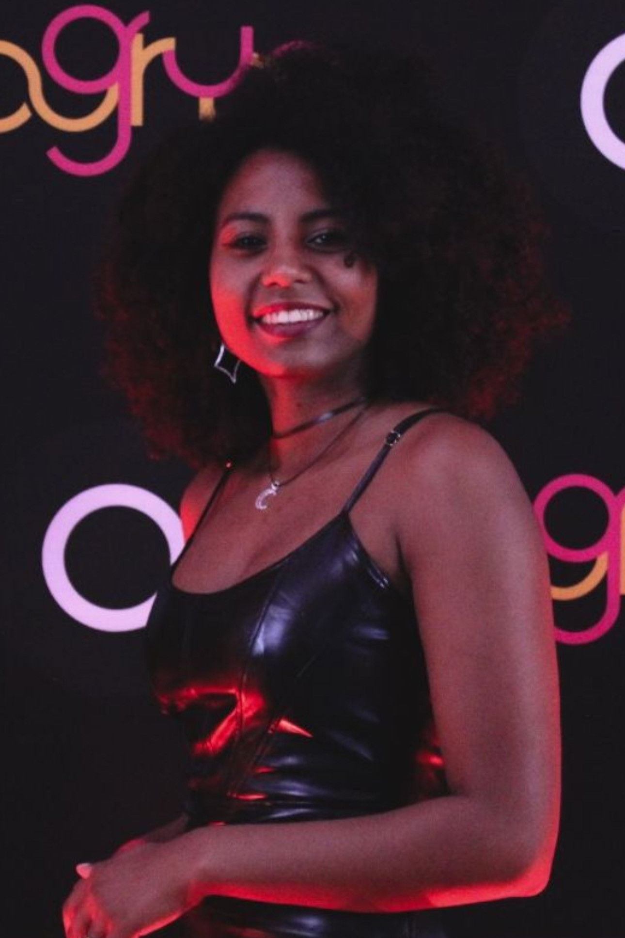 Cassia Brito backdrop