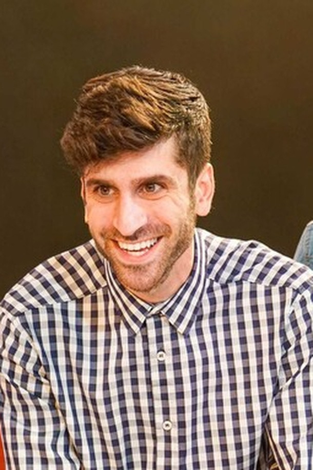 אלעד אטרקצ'י backdrop