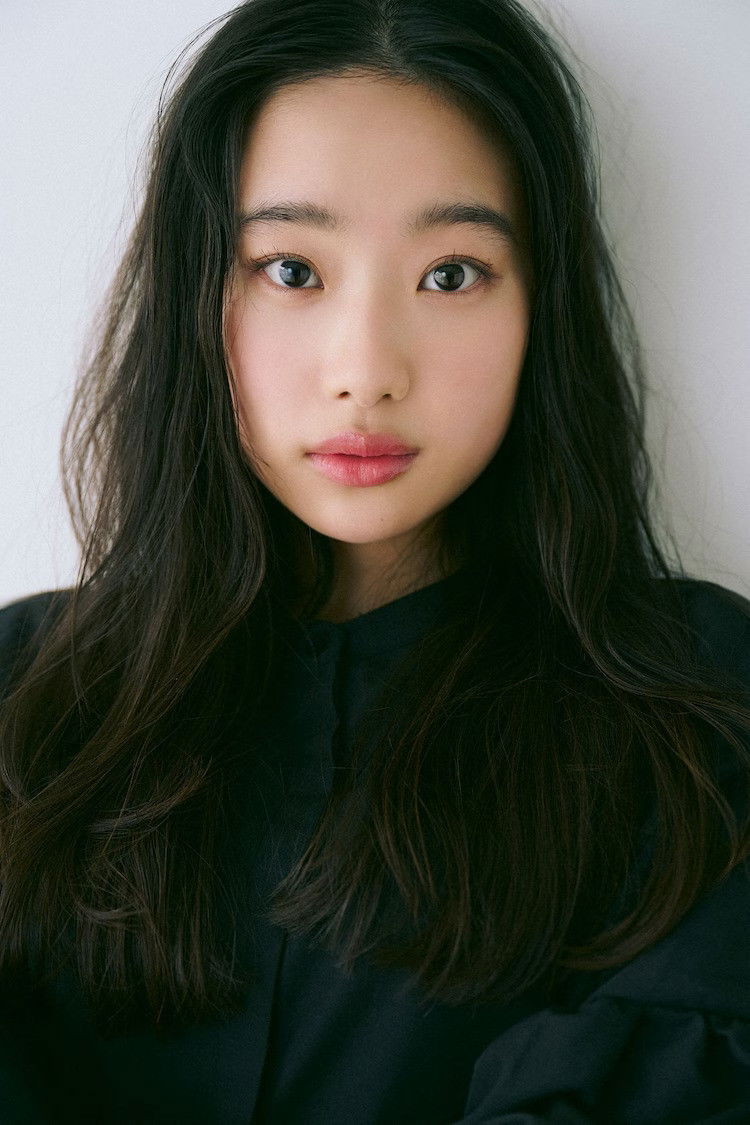 Anna Kurasawa backdrop