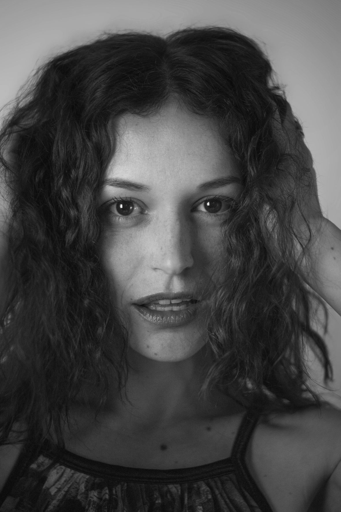 Raia Schnaider backdrop