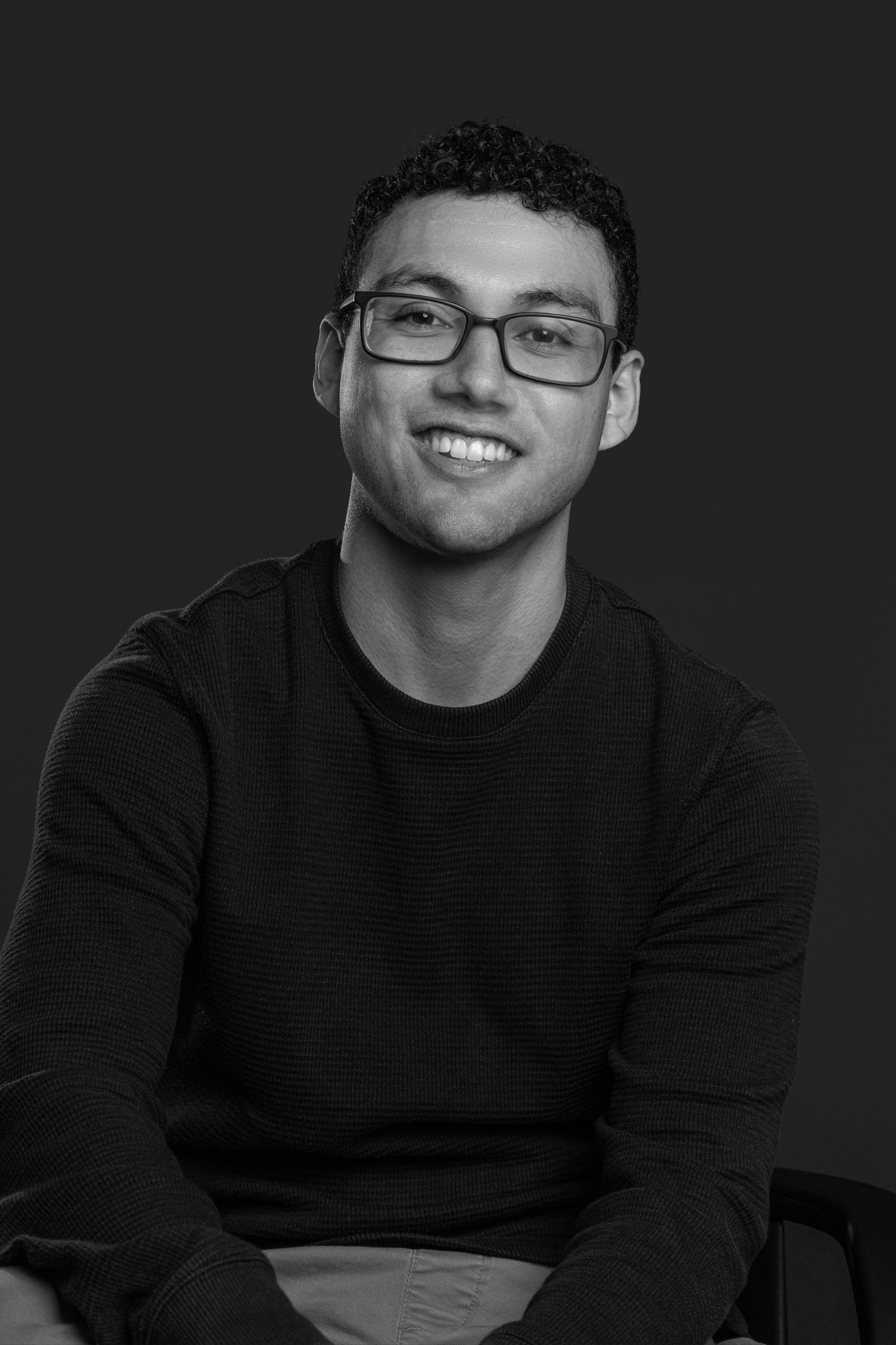 Luis Pibernus backdrop