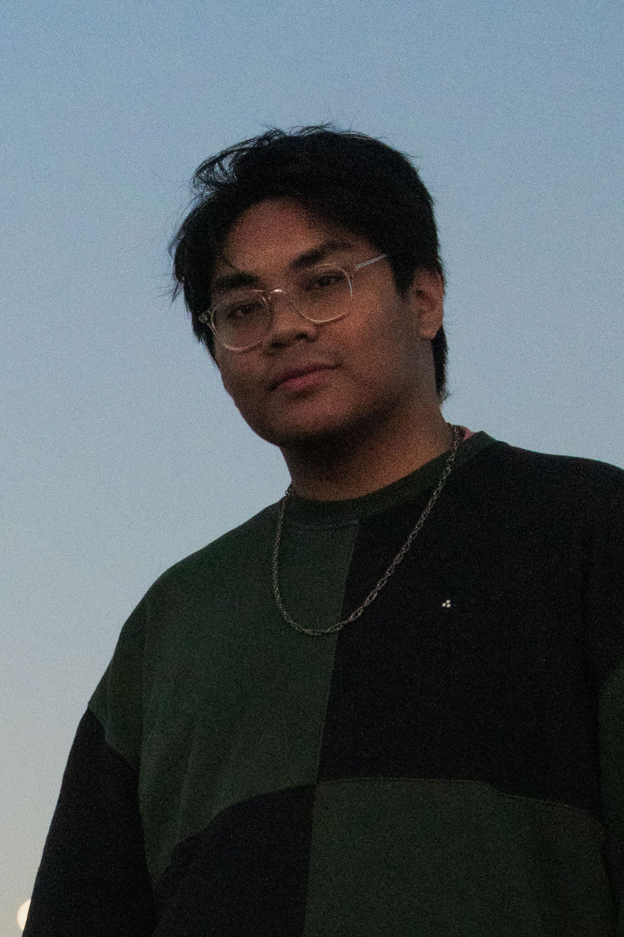 Izac De Castro backdrop