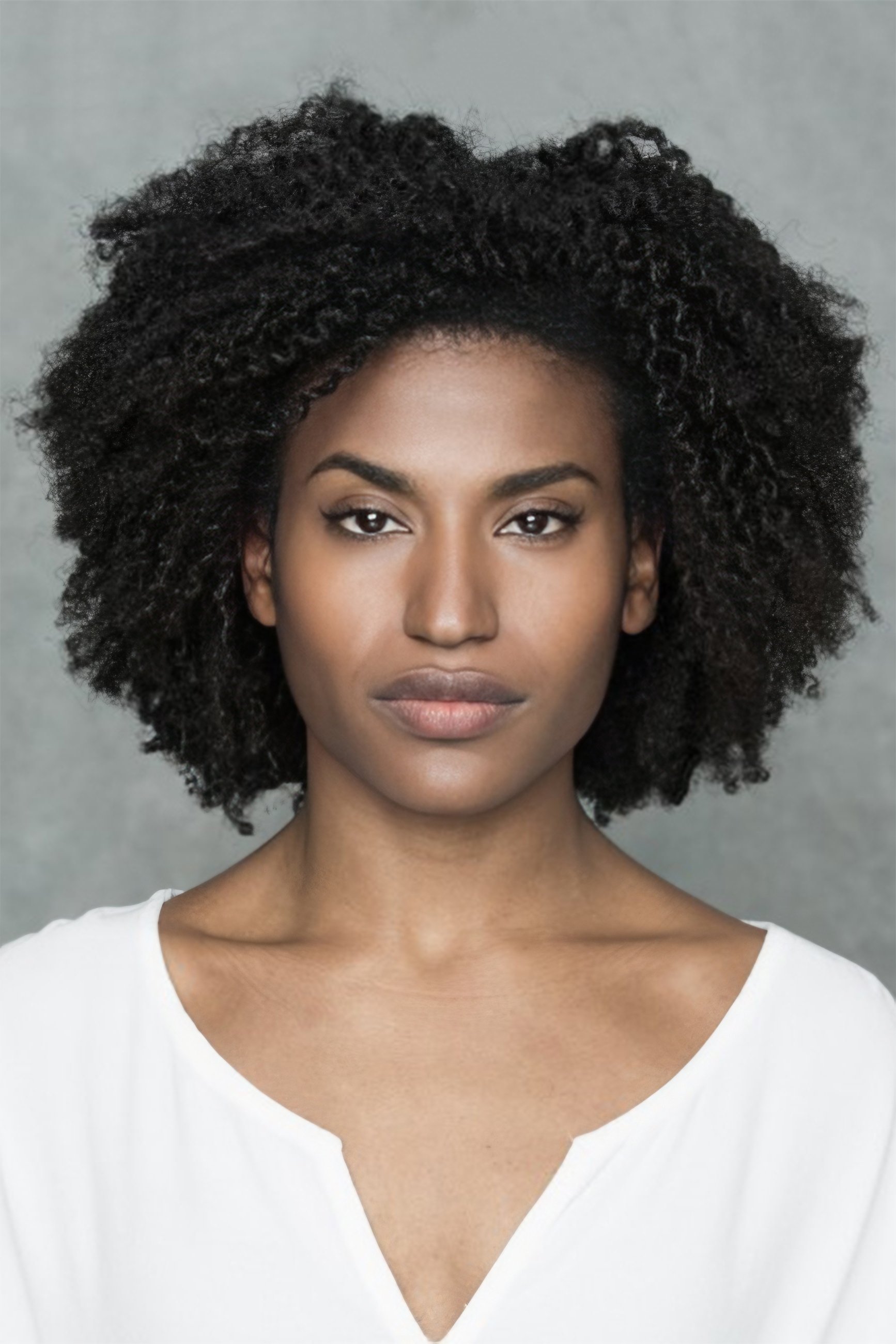 Mireia Mambo backdrop