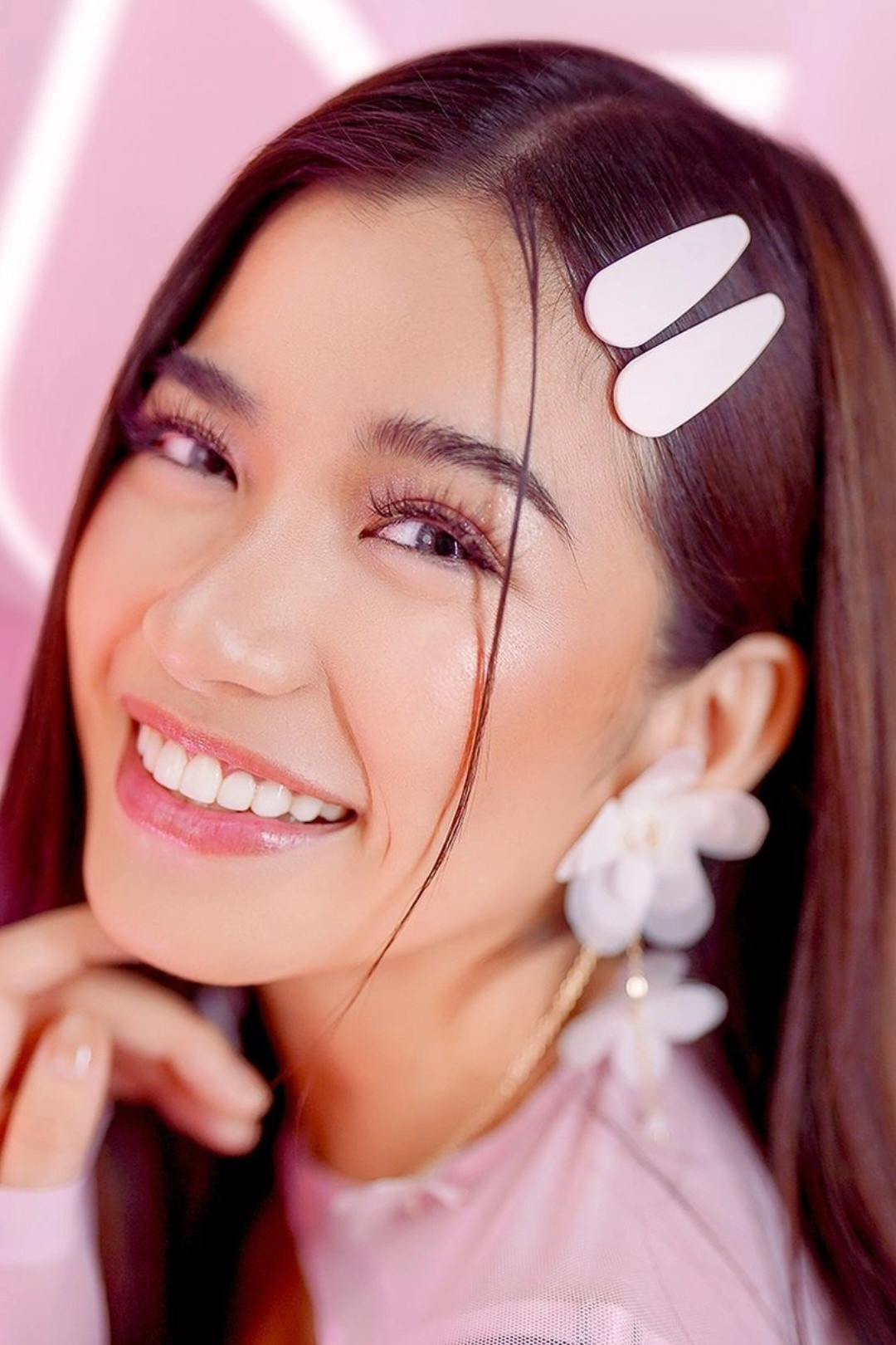 Aiah Arceta backdrop