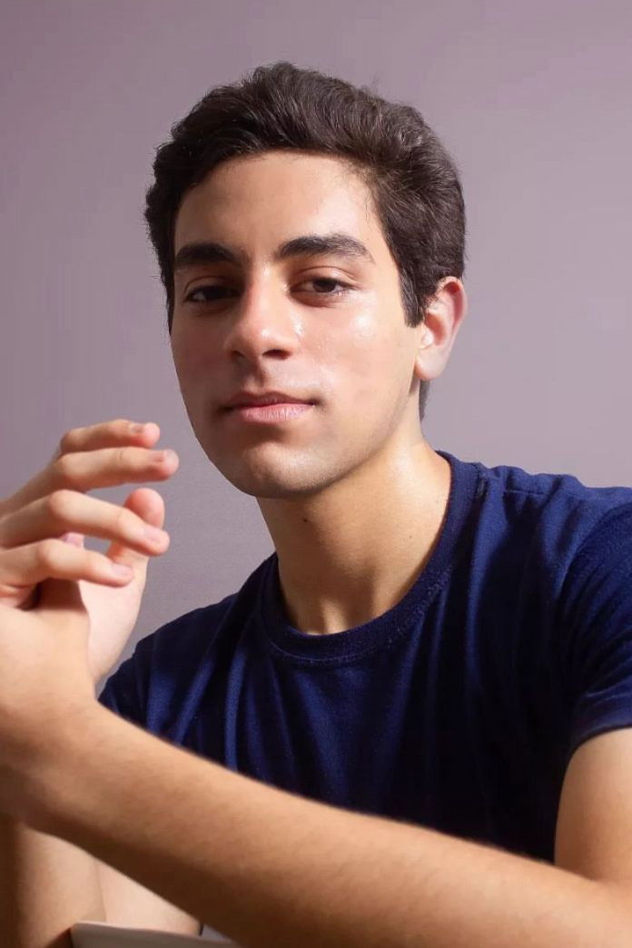 Felipe Piva backdrop