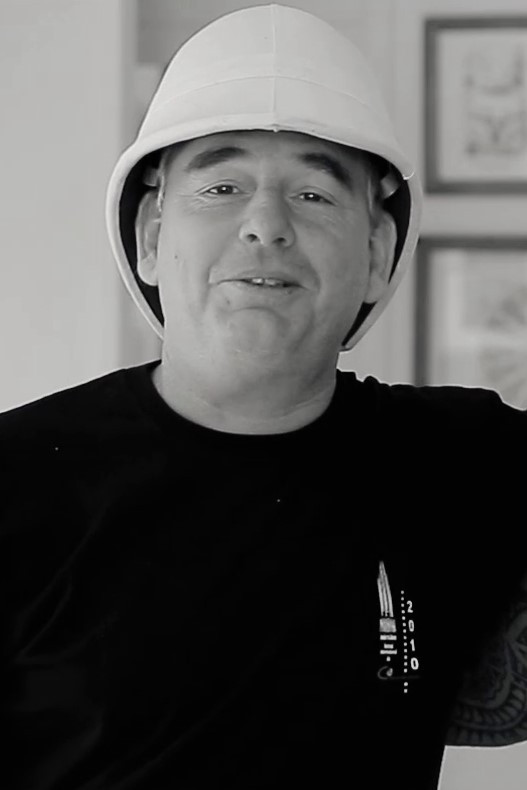 Andreas Dettloff backdrop