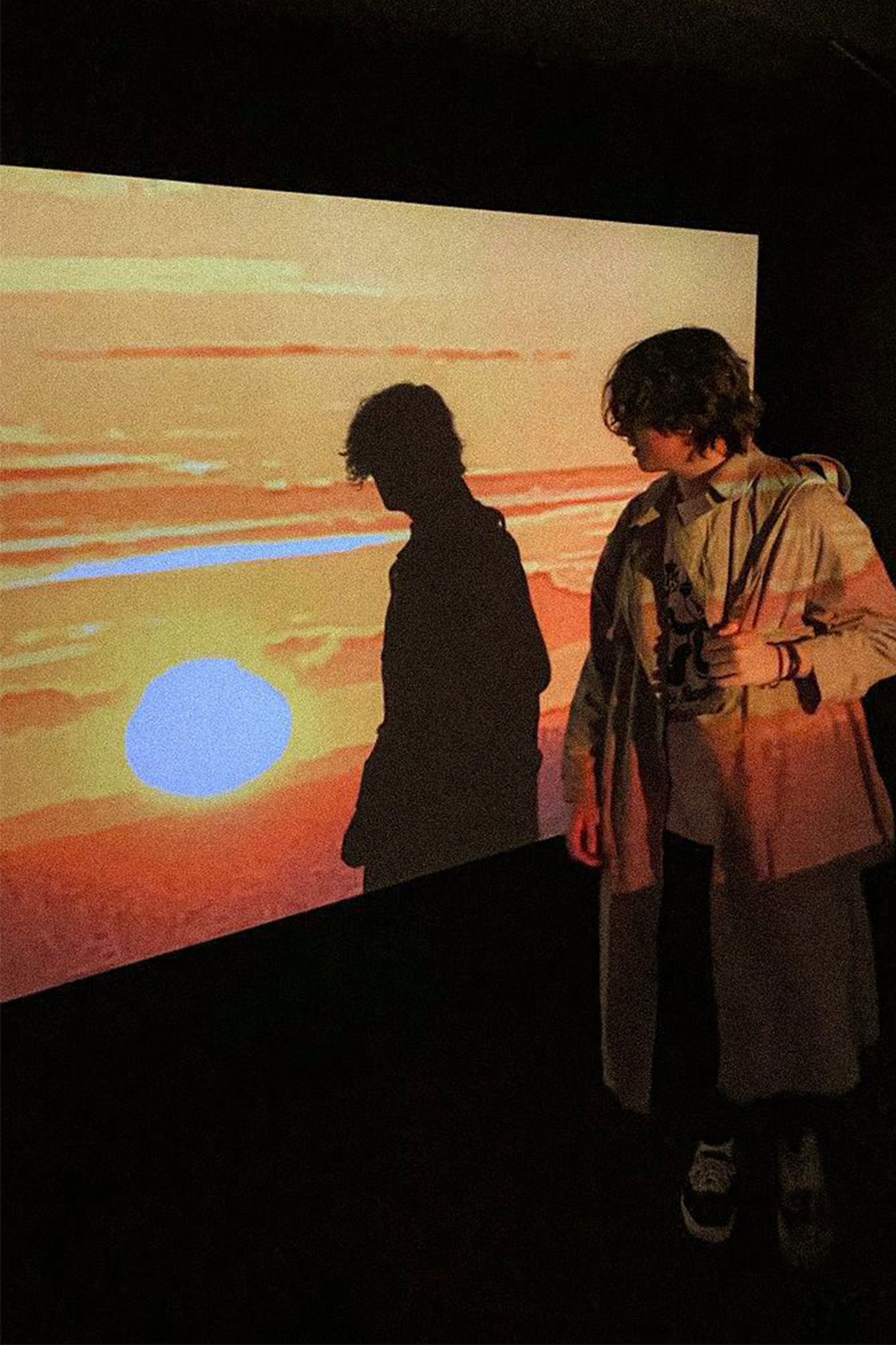 Rodrigo Martínez backdrop