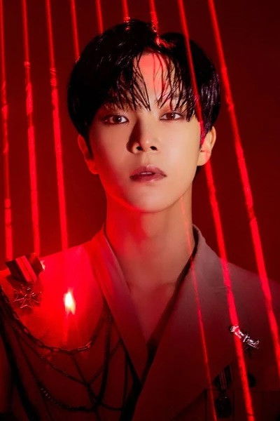 Lee Dong-heon backdrop