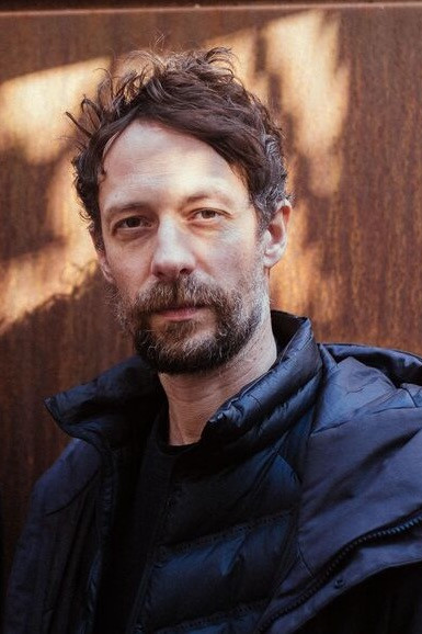 Guillaume Alric backdrop