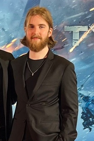 Eduardo Maclean backdrop