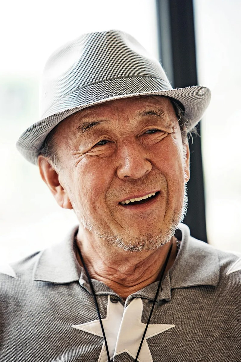 Kim Hee-gap backdrop