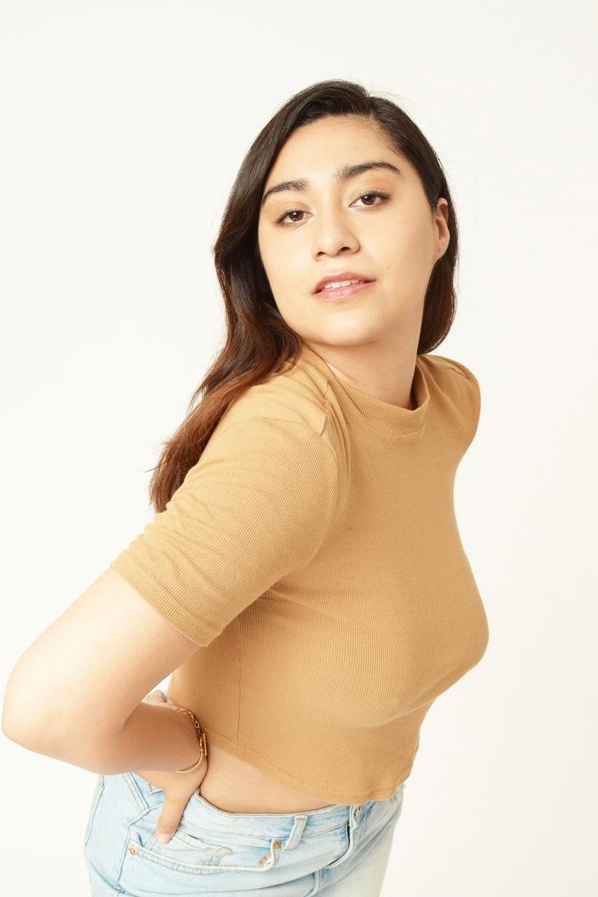 Hefzi Guzmán backdrop