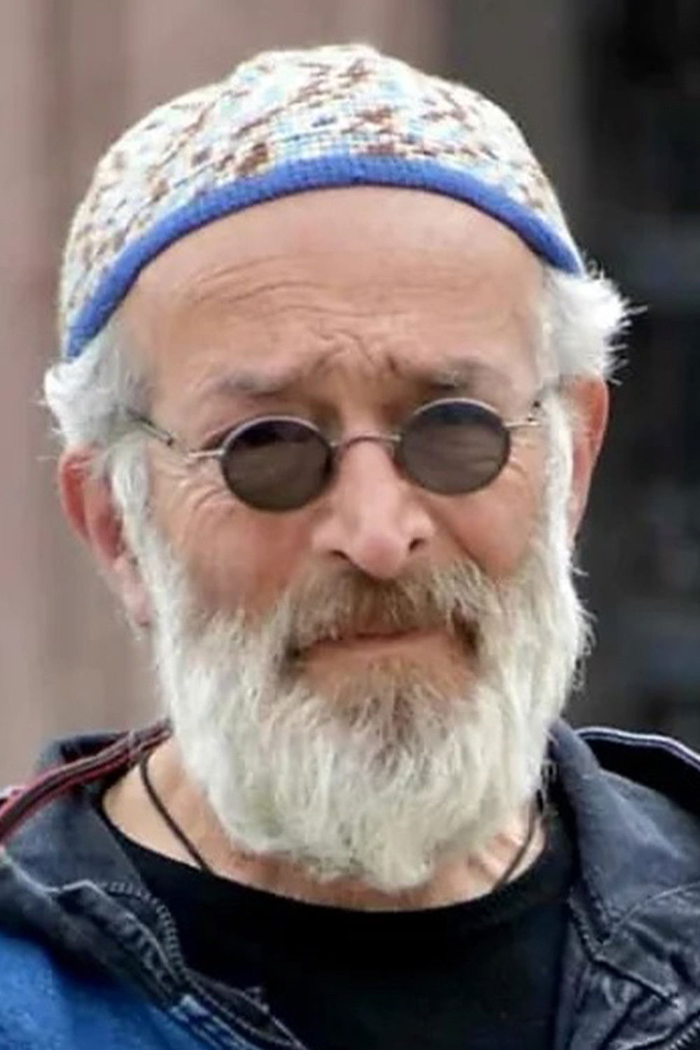 Hovhannes Hovhannisyan backdrop