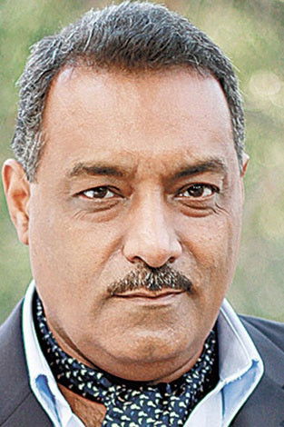 Maroof Raza backdrop