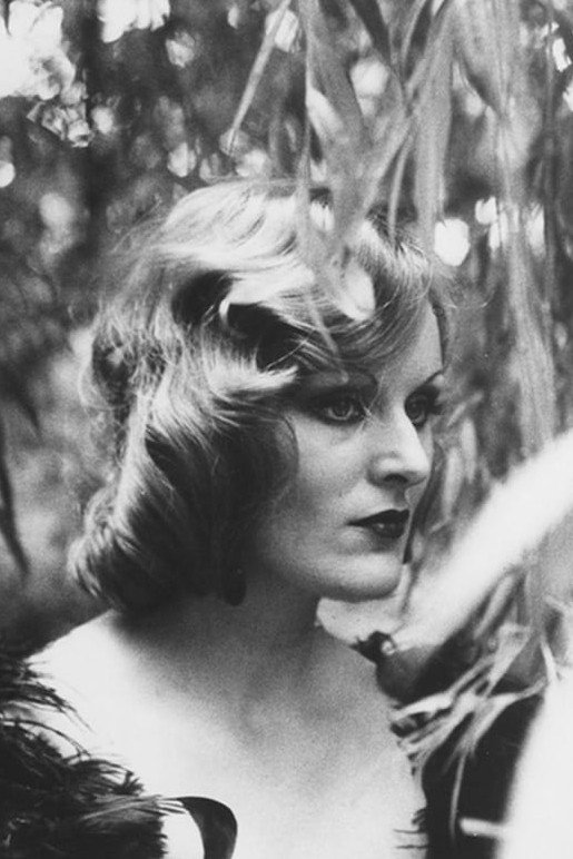 Magdalena Montezuma → Magdalenë Montezuma backdrop