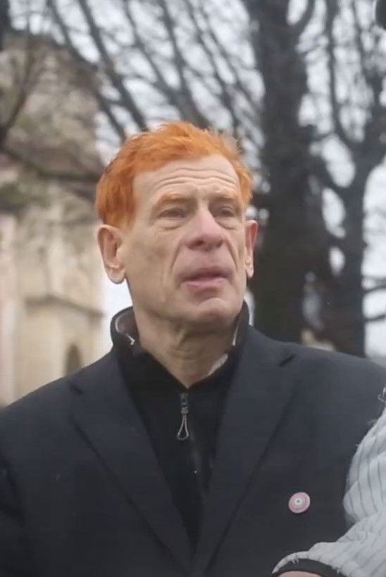 Gilles Broussaud backdrop