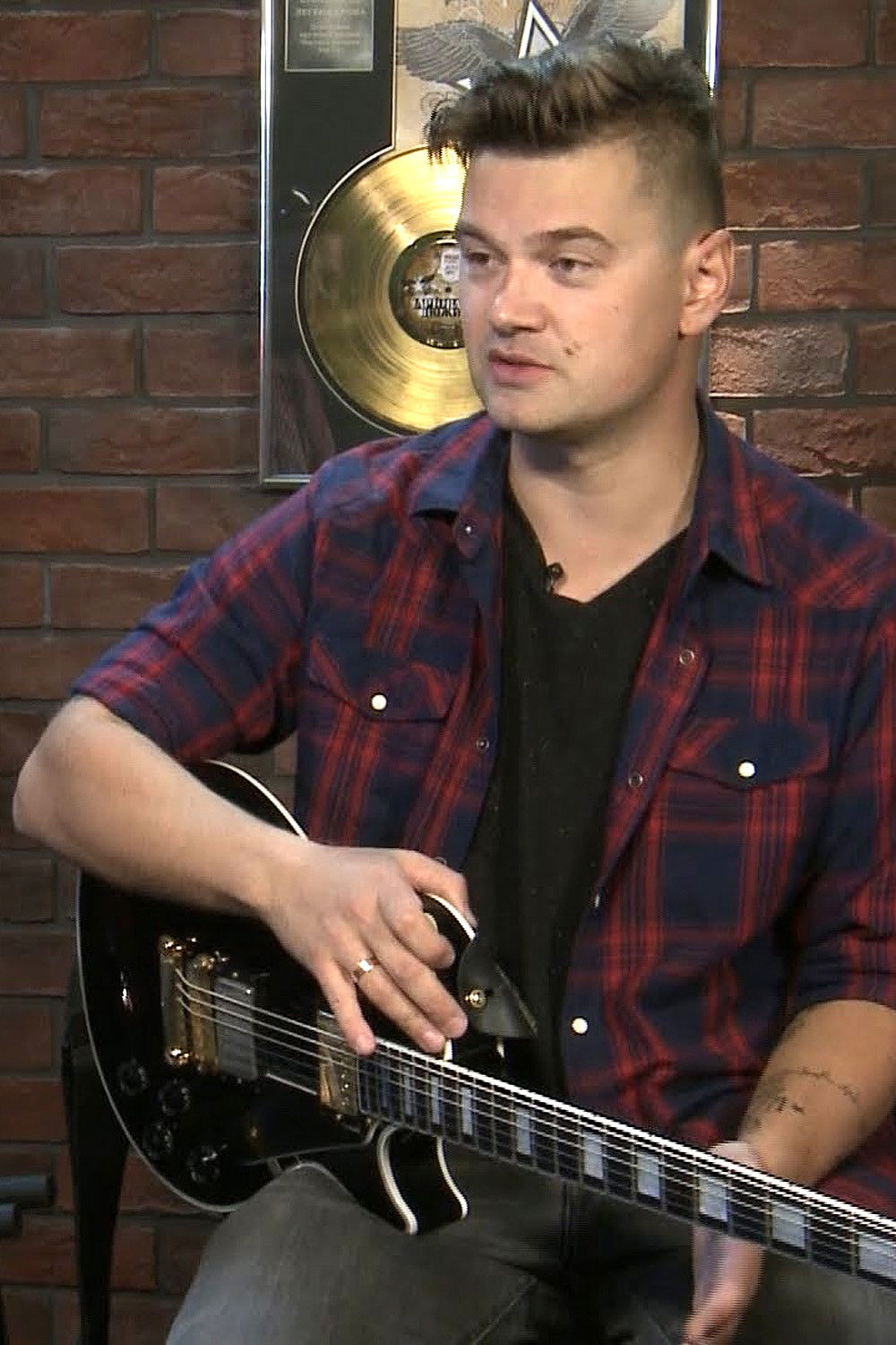 Igor Mamaev backdrop