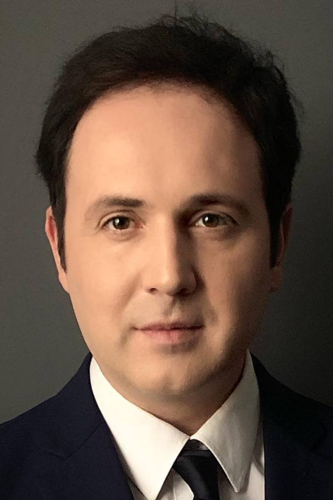 Dmytro Chernov backdrop