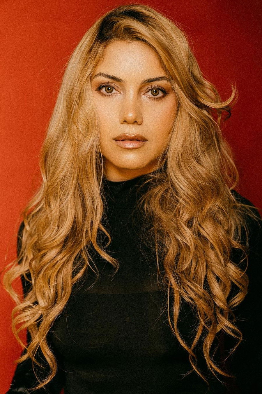 Dashni Morad backdrop