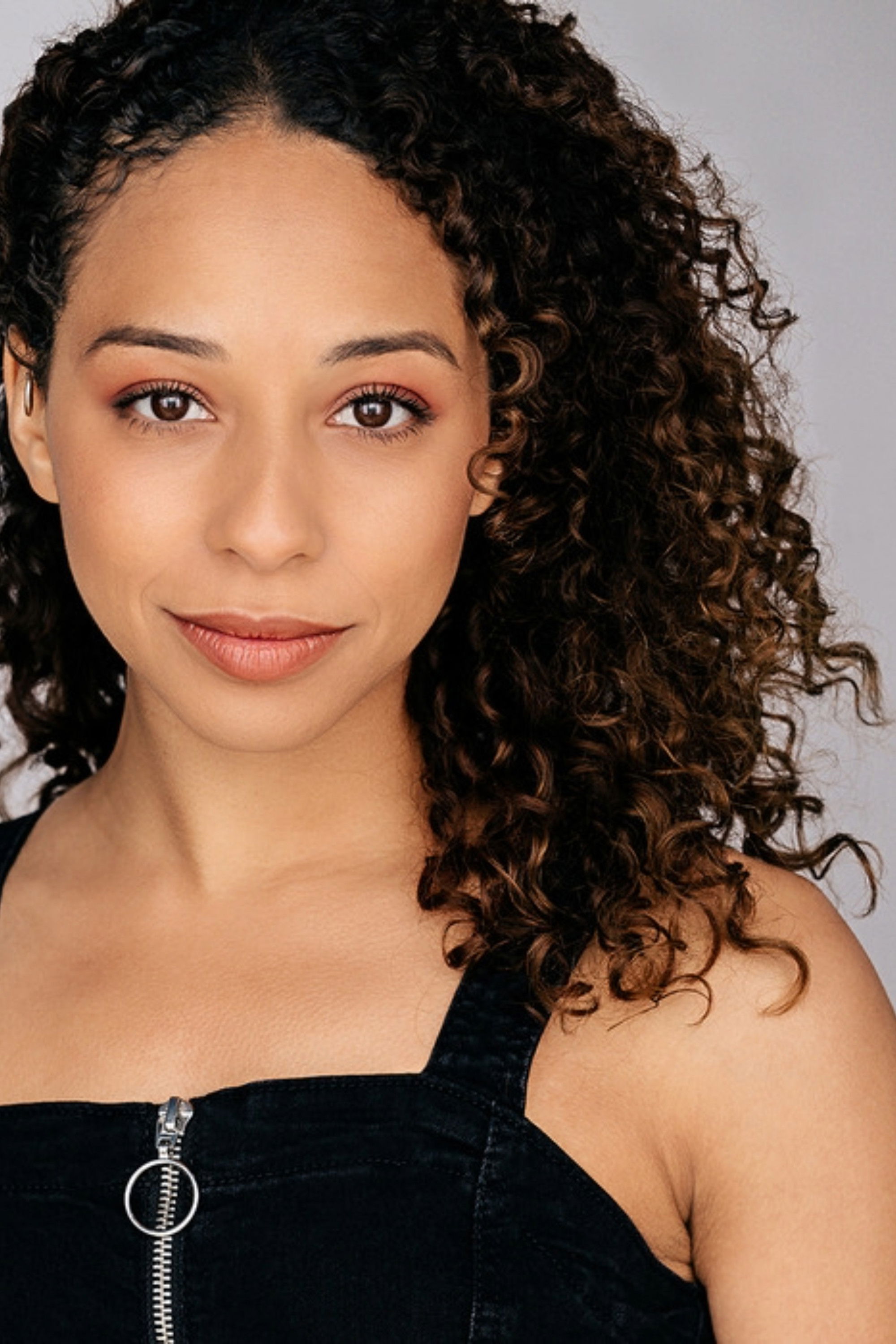 Andzhela Morgën backdrop