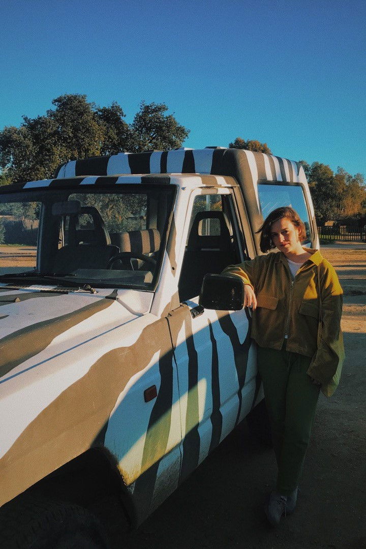 Claudia Gracia backdrop