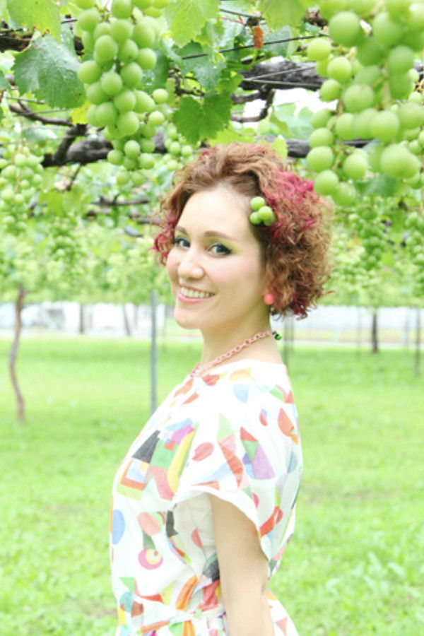 Laura Yokozawa backdrop